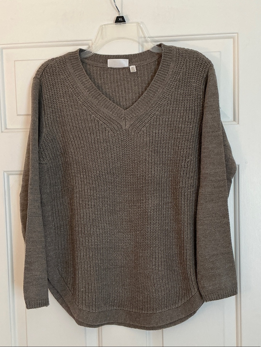 RD Style Women's V-Neck Sweater in Taupe size Medium